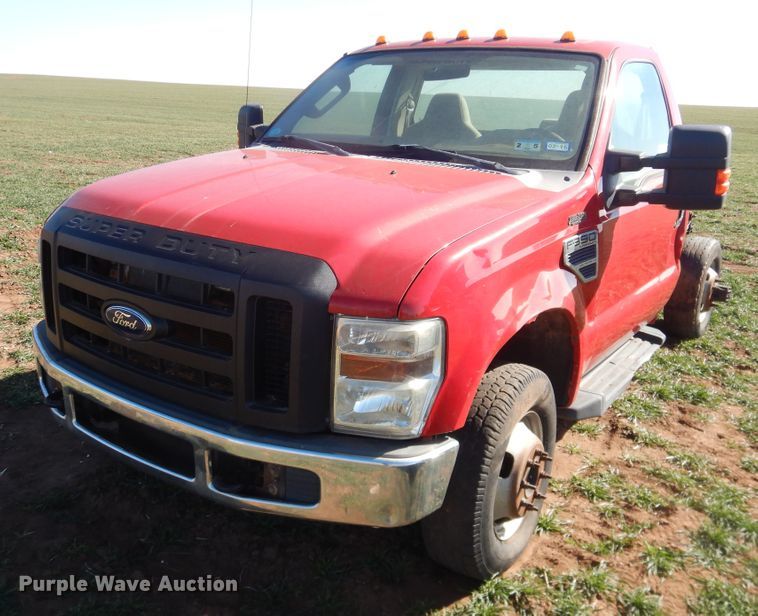 image for item DJ8257 2008 Ford F350 Super Duty  pickup truck cab and chassis
