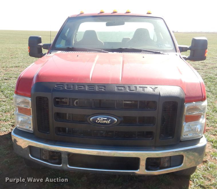 image for item DJ8257 2008 Ford F350 Super Duty  pickup truck cab and chassis