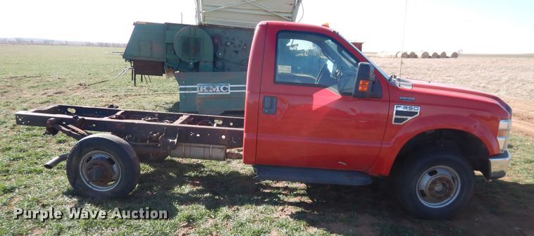 image for item DJ8257 2008 Ford F350 Super Duty  pickup truck cab and chassis