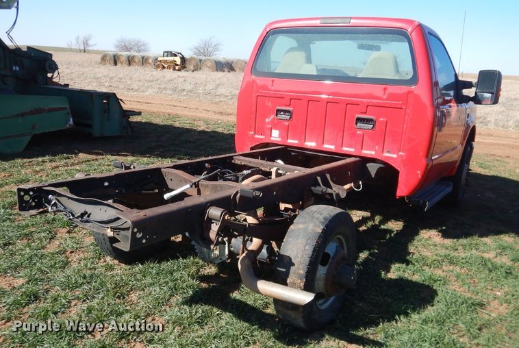 image for item DJ8257 2008 Ford F350 Super Duty  pickup truck cab and chassis