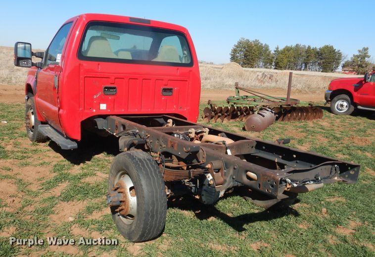 image for item DJ8257 2008 Ford F350 Super Duty  pickup truck cab and chassis