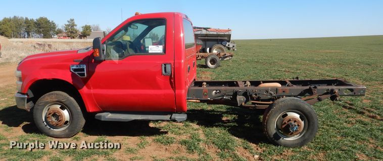 image for item DJ8257 2008 Ford F350 Super Duty  pickup truck cab and chassis