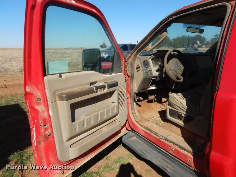 image for item DJ8257 2008 Ford F350 Super Duty  pickup truck cab and chassis