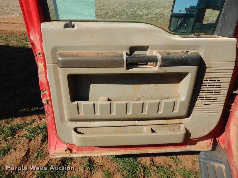 image for item DJ8257 2008 Ford F350 Super Duty  pickup truck cab and chassis