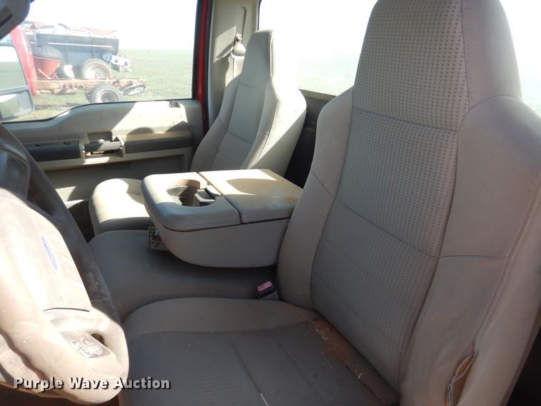 image for item DJ8257 2008 Ford F350 Super Duty  pickup truck cab and chassis