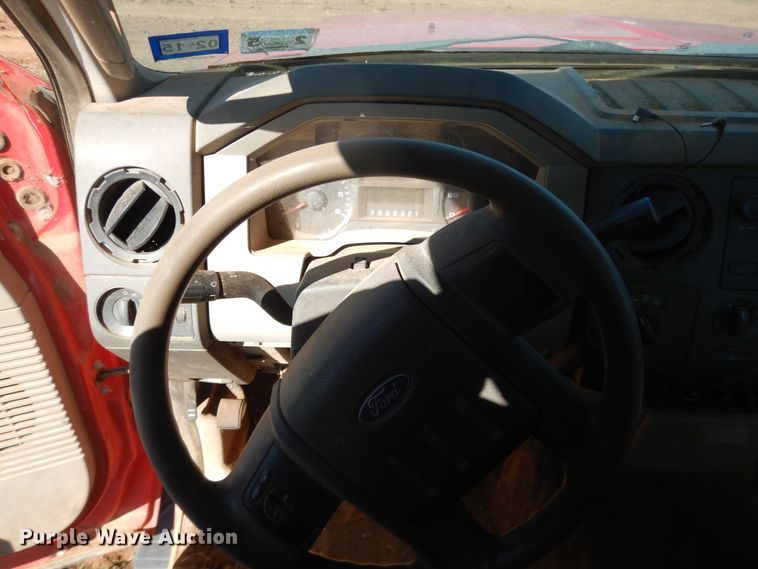 image for item DJ8257 2008 Ford F350 Super Duty  pickup truck cab and chassis