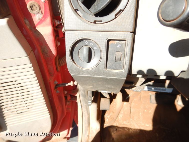 image for item DJ8257 2008 Ford F350 Super Duty  pickup truck cab and chassis