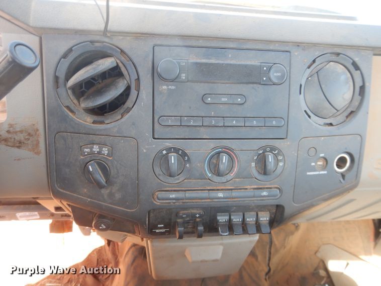 image for item DJ8257 2008 Ford F350 Super Duty  pickup truck cab and chassis