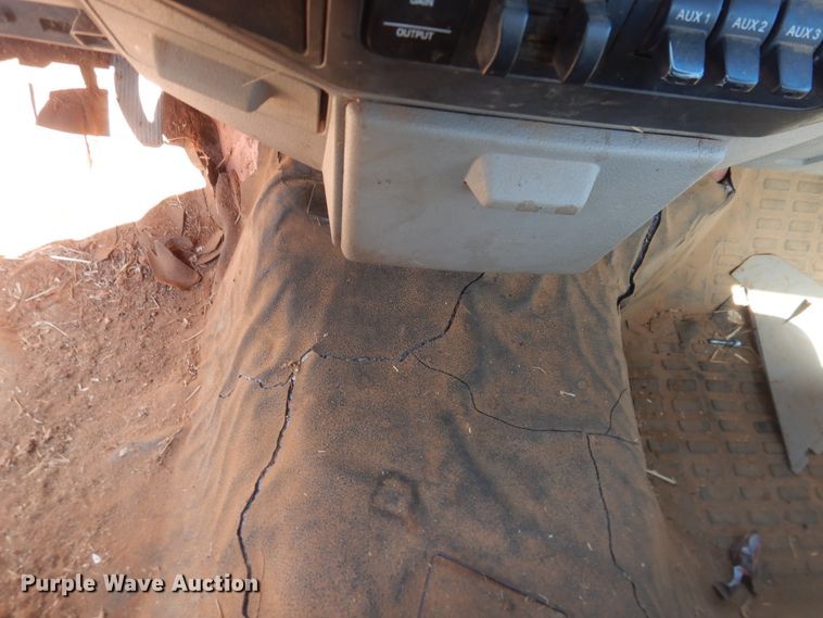 image for item DJ8257 2008 Ford F350 Super Duty  pickup truck cab and chassis