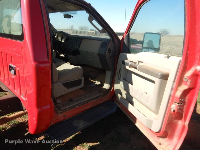 image for item DJ8257 2008 Ford F350 Super Duty  pickup truck cab and chassis