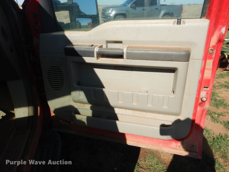 image for item DJ8257 2008 Ford F350 Super Duty  pickup truck cab and chassis