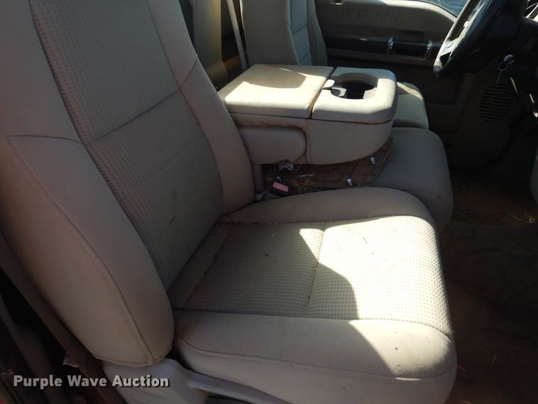 image for item DJ8257 2008 Ford F350 Super Duty  pickup truck cab and chassis