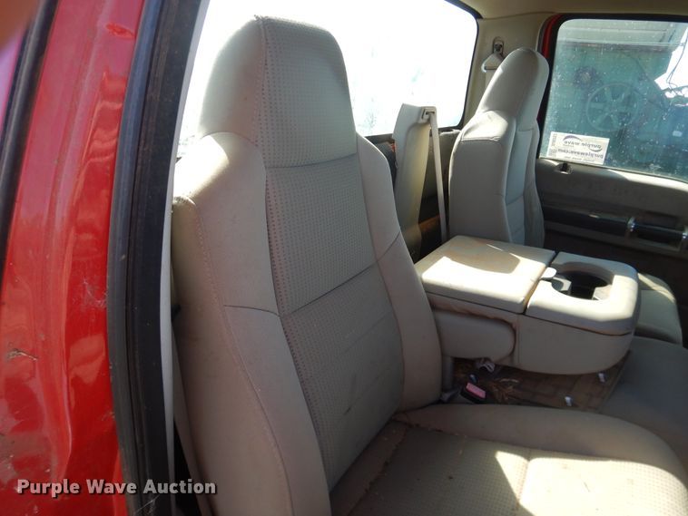 image for item DJ8257 2008 Ford F350 Super Duty  pickup truck cab and chassis