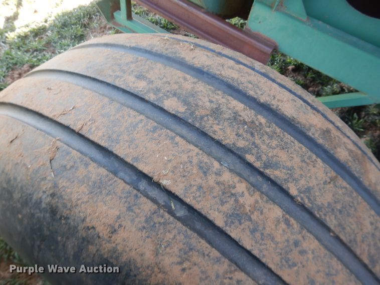 image for item DJ8258 KMC Kelly peanut combine