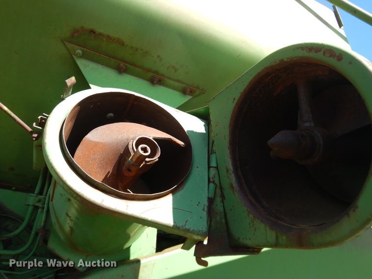 image for item DJ8259 John Deere E0095  combine