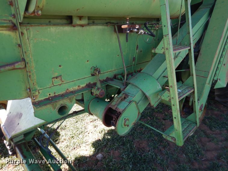 image for item DJ8259 John Deere E0095  combine