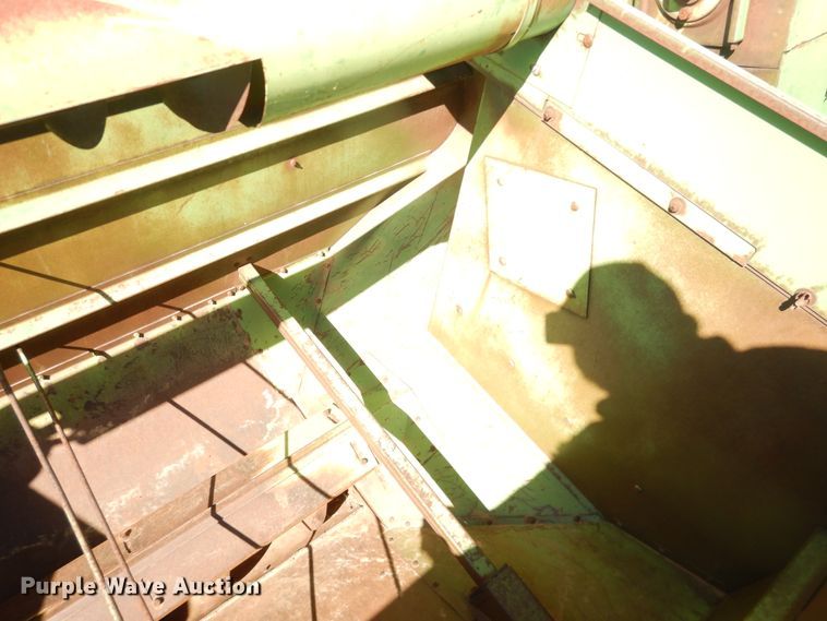 image for item DJ8259 John Deere E0095  combine