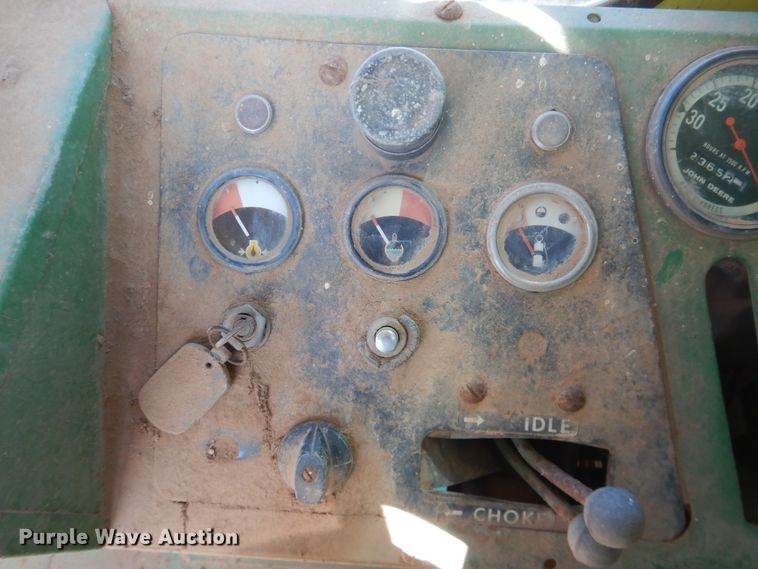 image for item DJ8259 John Deere E0095  combine