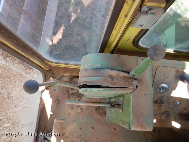 image for item DJ8259 John Deere E0095  combine