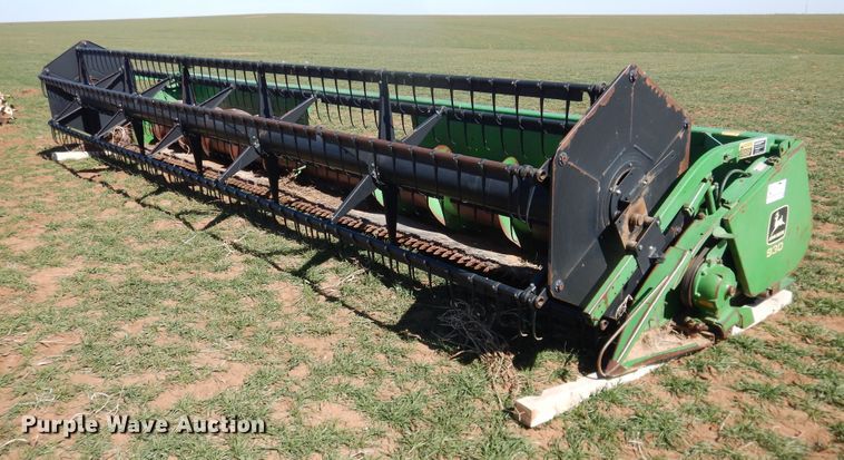 image for item DJ8266 1993 John Deere 925  rigid head