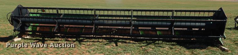 image for item DJ8266 1993 John Deere 925  rigid head
