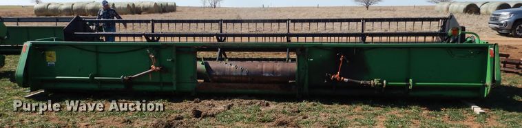 image for item DJ8266 1993 John Deere 925  rigid head