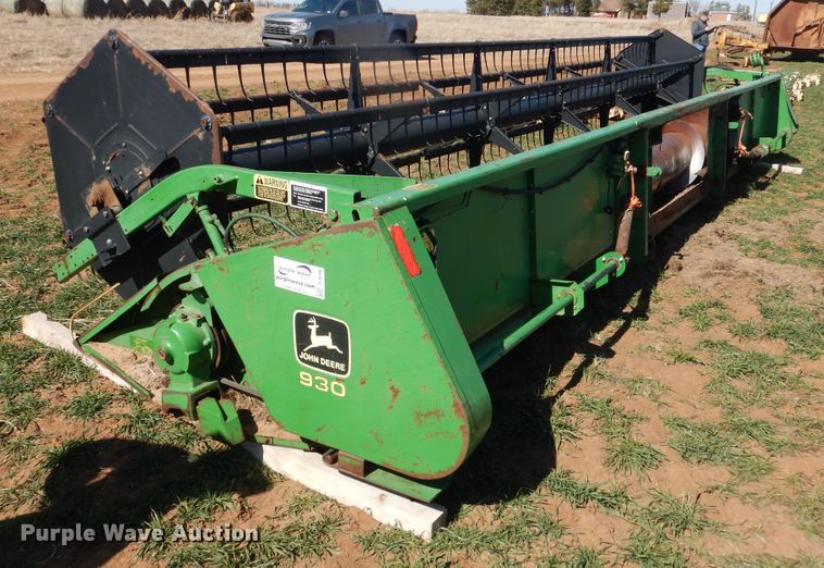 image for item DJ8266 1993 John Deere 925  rigid head