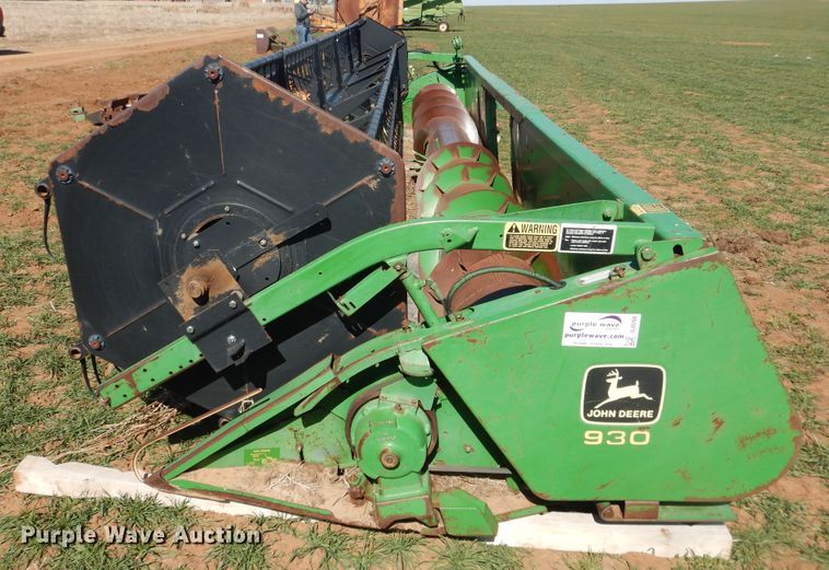 image for item DJ8266 1993 John Deere 925  rigid head