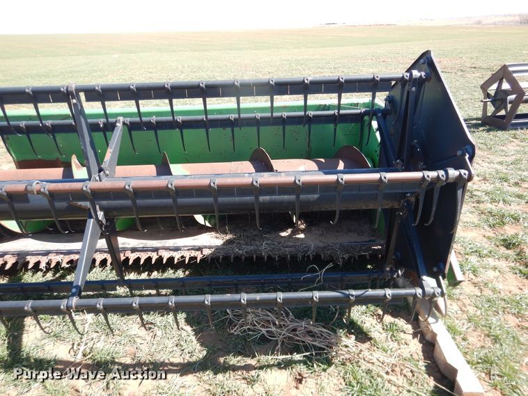 image for item DJ8266 1993 John Deere 925  rigid head