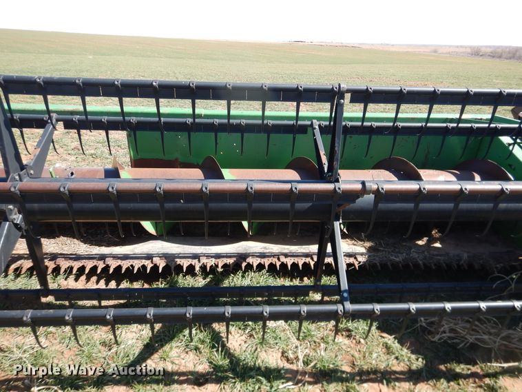 image for item DJ8266 1993 John Deere 925  rigid head