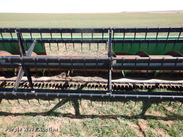 image for item DJ8266 1993 John Deere 925  rigid head