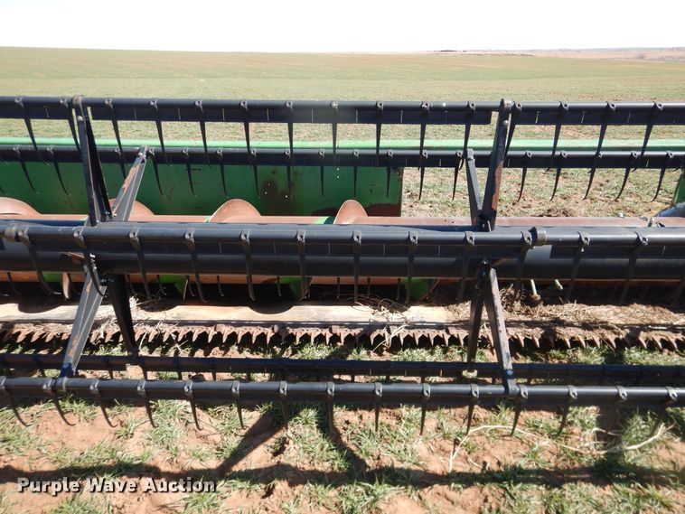 image for item DJ8266 1993 John Deere 925  rigid head