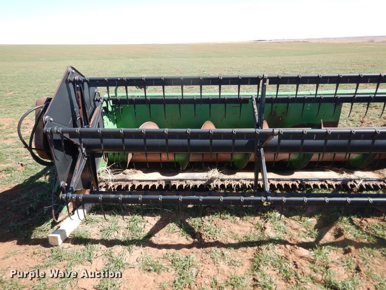 image for item DJ8266 1993 John Deere 925  rigid head