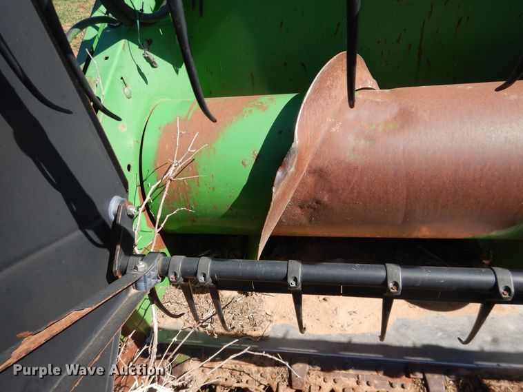 image for item DJ8266 1993 John Deere 925  rigid head