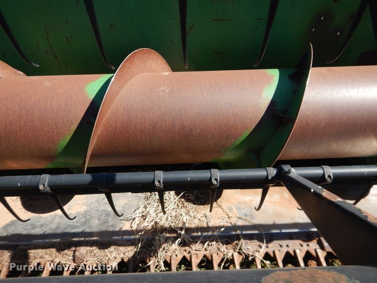 image for item DJ8266 1993 John Deere 925  rigid head