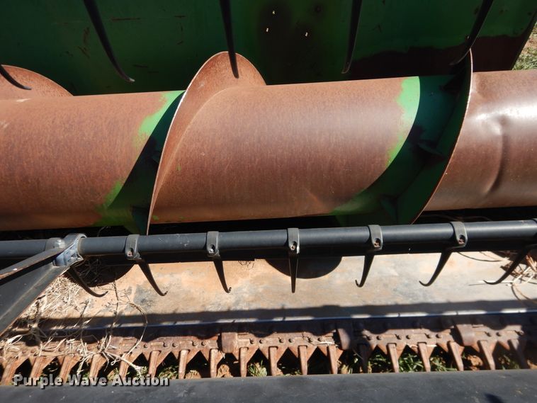 image for item DJ8266 1993 John Deere 925  rigid head