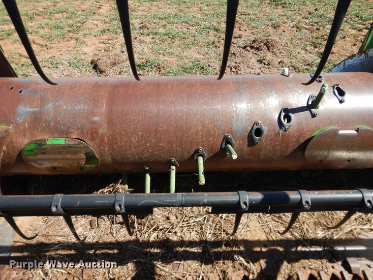 image for item DJ8266 1993 John Deere 925  rigid head