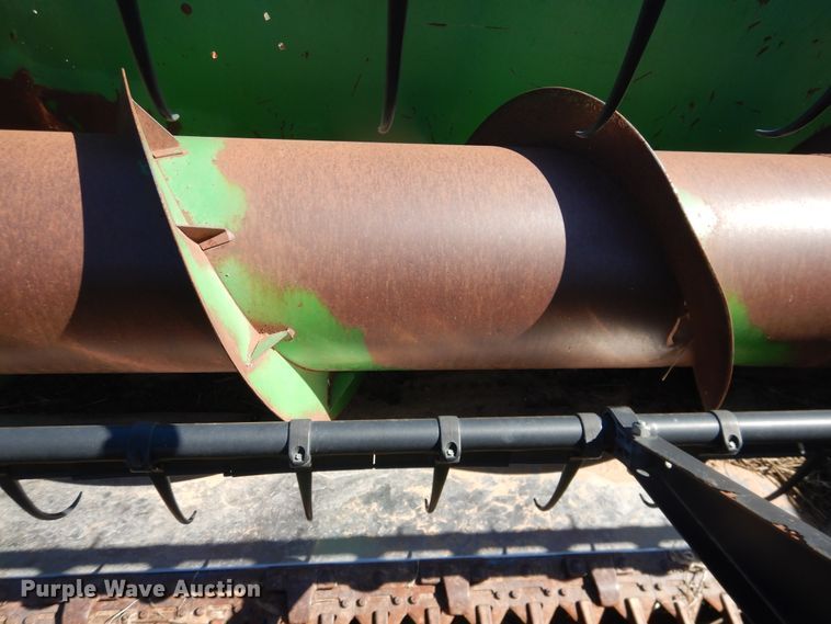 image for item DJ8266 1993 John Deere 925  rigid head