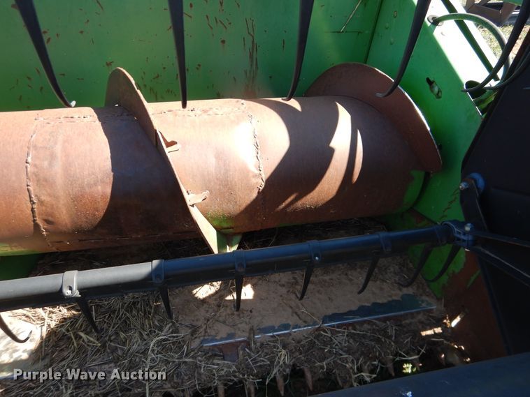 image for item DJ8266 1993 John Deere 925  rigid head