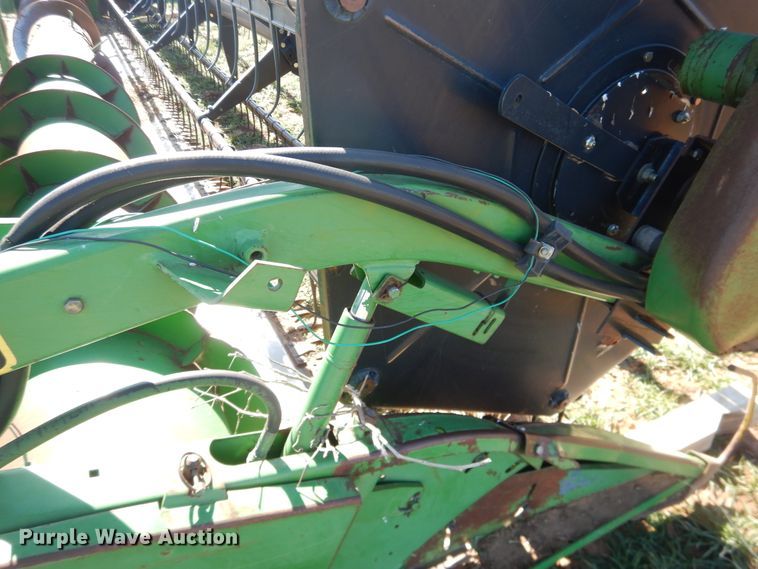 image for item DJ8266 1993 John Deere 925  rigid head