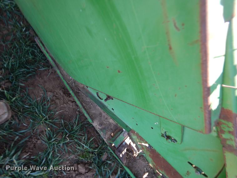 image for item DJ8266 1993 John Deere 925  rigid head