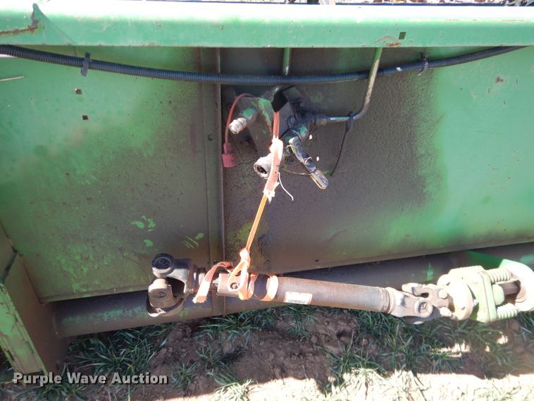 image for item DJ8266 1993 John Deere 925  rigid head