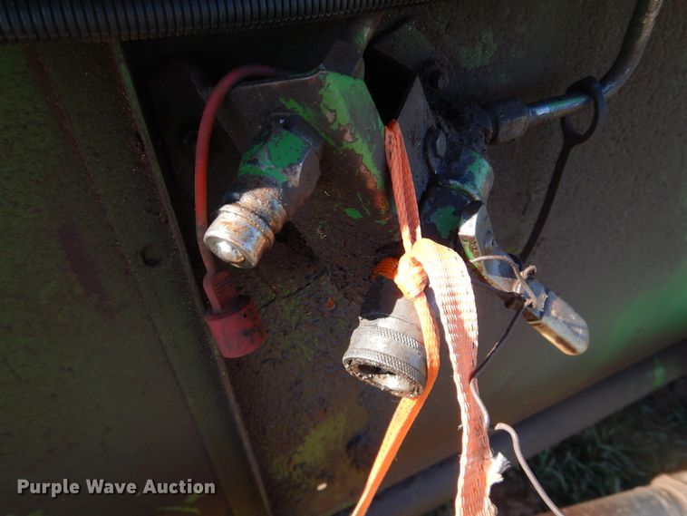 image for item DJ8266 1993 John Deere 925  rigid head