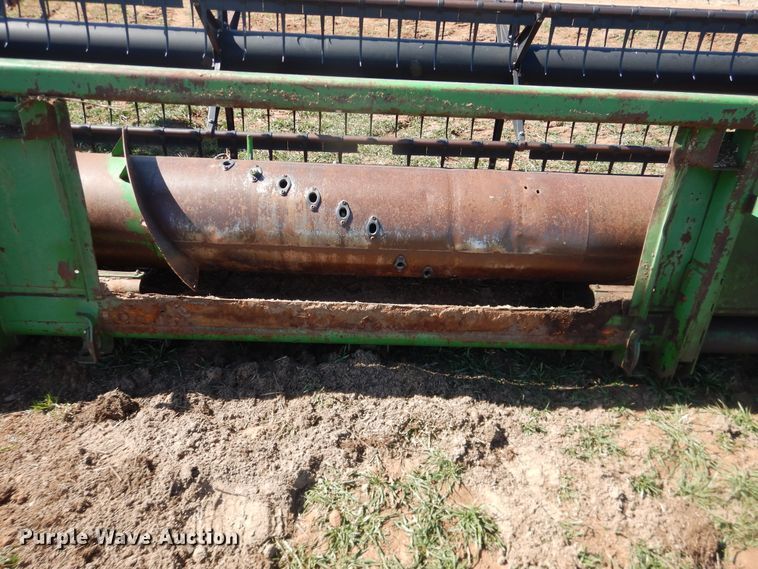 image for item DJ8266 1993 John Deere 925  rigid head