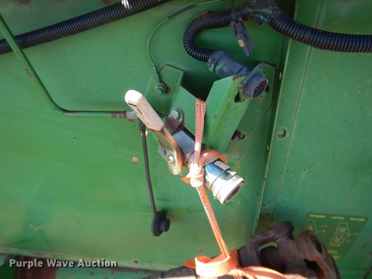 image for item DJ8266 1993 John Deere 925  rigid head