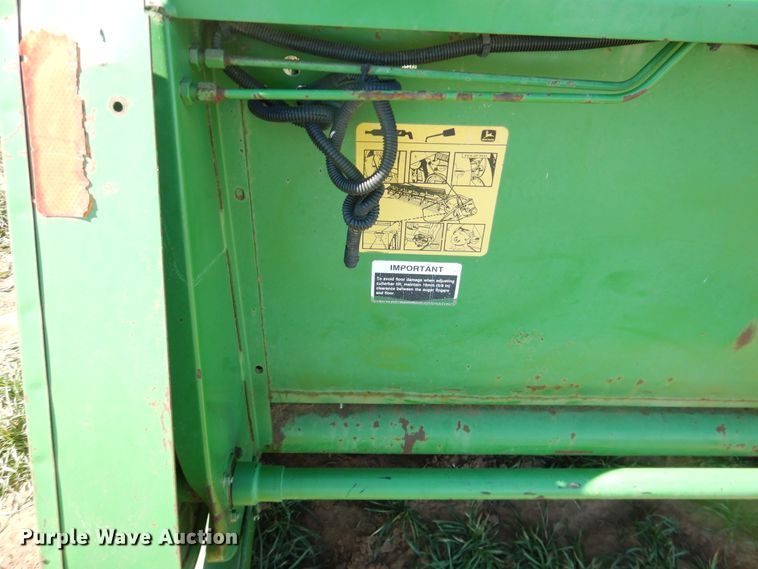 image for item DJ8266 1993 John Deere 925  rigid head