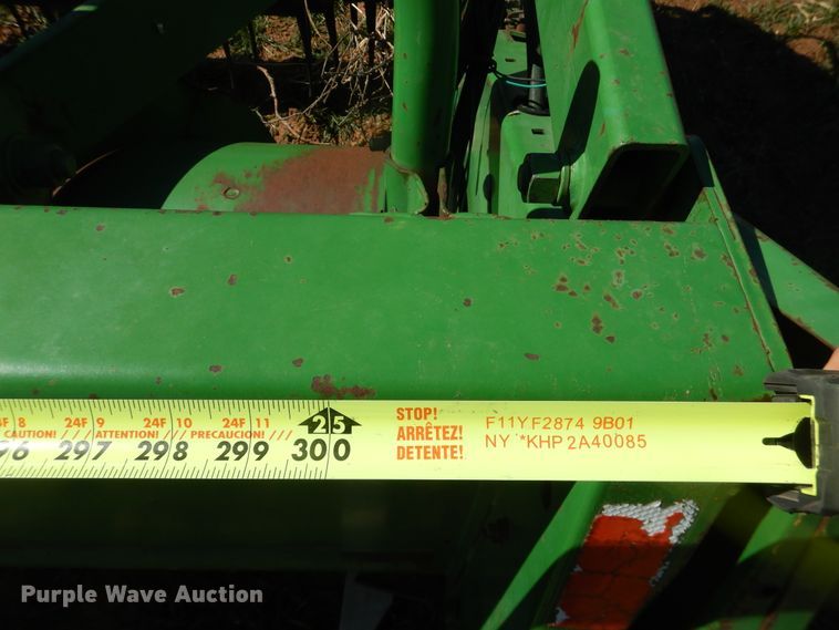 image for item DJ8266 1993 John Deere 925  rigid head