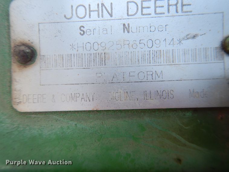 image for item DJ8266 1993 John Deere 925  rigid head