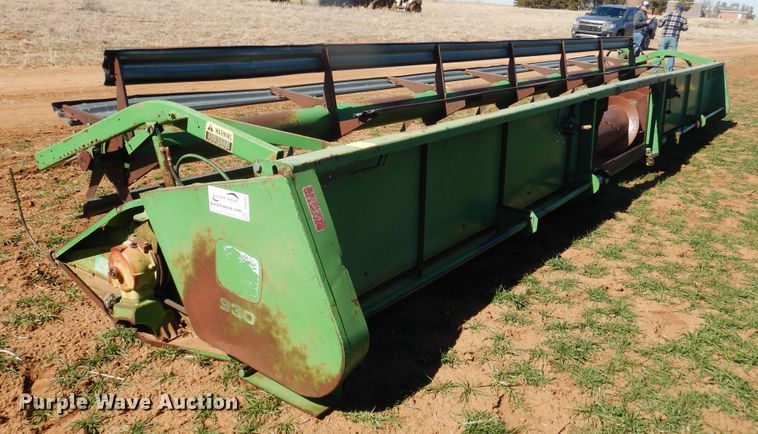 image for item DJ8267 1988 John Deere 930  platform head