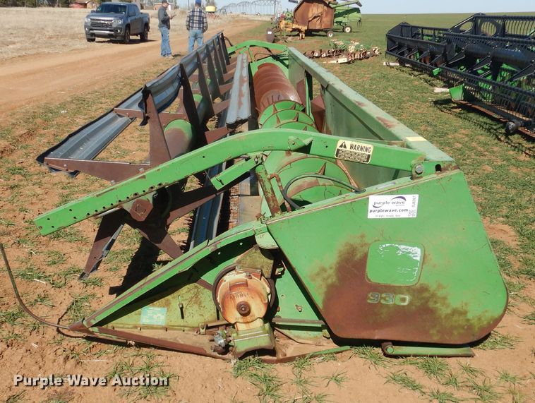 image for item DJ8267 1988 John Deere 930  platform head